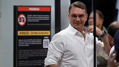 Hijo mayor de Bolsonaro anuncia el respaldo de su padre para candidatura presidencial Brasil en 2026 Hijo mayor de Bolsonaro anuncia el respaldo de su padre para candidatura presidencial Brasil en 2026