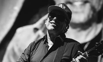 Cuando el Salmón volvió a tocar el alma: Calamaro emocionó en La Plata | Música