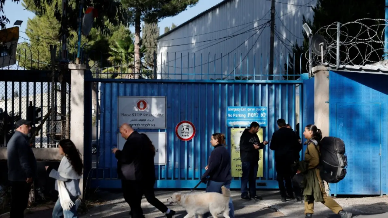 La Policía israelí asalta la sede de la UNRWA en Jerusalén Este