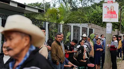 Reanuda escrutinio de elecciones presidenciales Honduras tras varios días detenido Reanuda escrutinio de elecciones presidenciales Honduras tras varios días detenido