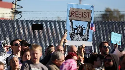 El estado de Illinois establece protecciones para migrantes frente a las medidas represivas de Trump El estado de Illinois establece protecciones para migrantes frente a las medidas represivas de Trump