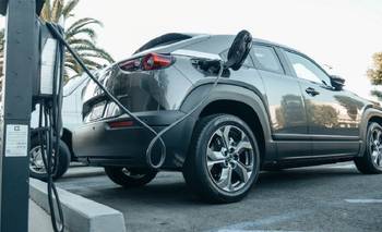 Duración y cuidado de la batería en autos híbridos | Autos