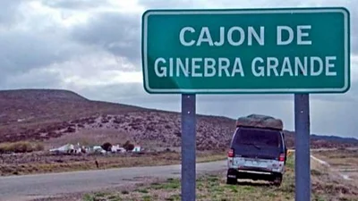 Se llama Cajón de Ginebra Grande y es un pueblo fantasma de la Patagonia: su nombre es por una anécdota del siglo XIX Se llama Cajón de Ginebra Grande y es un pueblo fantasma de la Patagonia: su nombre es por una anécdota del siglo XIX