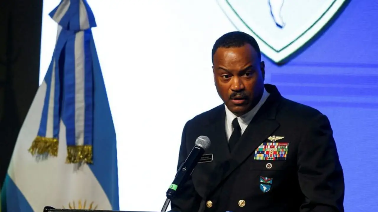 El almirante que dirige las tropas de EEUU en Latinoamérica dimite