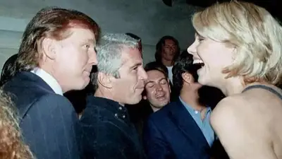 Demócratas difundieron fotos de Epstein con Trump, Gates y Clinton Demócratas difundieron fotos de Epstein con Trump, Gates y Clinton