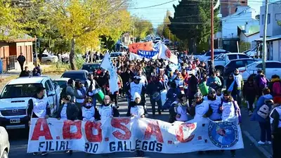 Maestros le exigieron a Vidal devolución de días descontados y pusieron en duda el inicio del ciclo lectivo 2026 Maestros le exigieron a Vidal devolución de días descontados y pusieron en duda el inicio del ciclo lectivo 2026