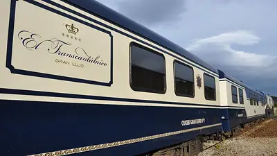 El tren más bonito del mundo: la joya oculta que conecta lugares inolvidables El tren más bonito del mundo: la joya oculta que conecta lugares inolvidables