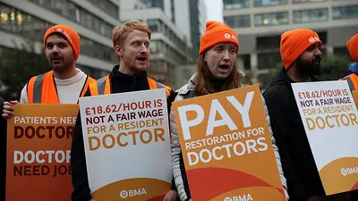 Huelga de médicos en Inglaterra seguirá adelante tras rechazo a oferta del Gobierno Huelga de médicos en Inglaterra seguirá adelante tras rechazo a oferta del Gobierno