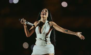 Maria Becerra hizo su segundo River con Tini como invitada y Pampita desfilando | María becerra