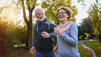 Adultos mayores corriendo. Adultos mayores corriendo.