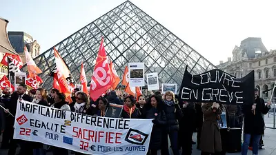 El museo del Louvre permanece cerrado mientras los trabajadores sopesan prorrogar la huelga El museo del Louvre permanece cerrado mientras los trabajadores sopesan prorrogar la huelga
