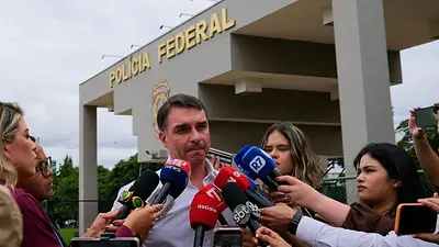 El senador brasileño Flavio Bolsonaro cortejará a los empresarios antes de su carrera presidencial El senador brasileño Flavio Bolsonaro cortejará a los empresarios antes de su carrera presidencial