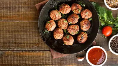 albóndigas de pollo y avena. albóndigas de pollo y avena.