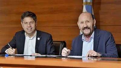 Insfrán firmó convenio con Kicillof y dejó clara la distancia entre gobernadores peronistas y Nación: "No se nos puede comprar" Insfrán firmó convenio con Kicillof y dejó clara la distancia entre gobernadores peronistas y Nación: "No se nos puede comprar"