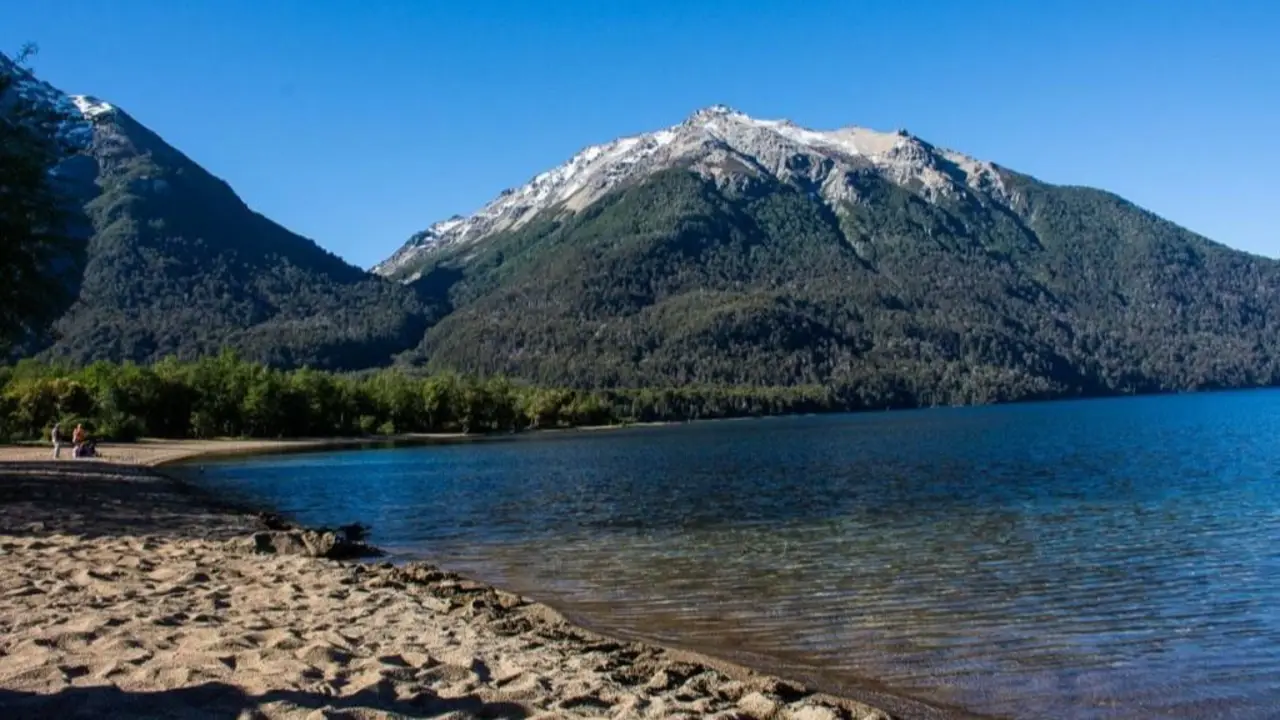Milei lanza su "PreViaje": así son los créditos del Banco Nación para turismo y vacaciones