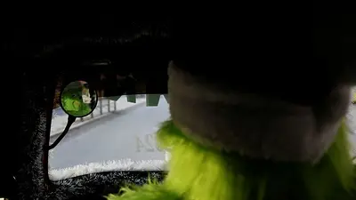 Grinch peruano desafía la inseguridad en las calles con su "Motonoel" para festejar la Navidad Grinch peruano desafía la inseguridad en las calles con su "Motonoel" para festejar la Navidad