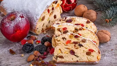 Pan dulce con fruta seca, manzana y polvo de azúcar Pan dulce con fruta seca, manzana y polvo de azúcar