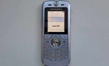 Así vuelve un celular Motorola “Industria Argentina”, según la IA | Inteligencia artificial