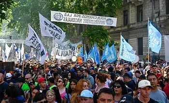 Rechazo a la reforma laboral y pedido de paro general: los reclamos de la Plaza | Reforma laboral 