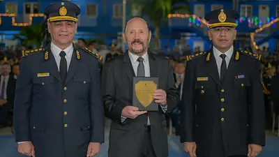 Insfrán encabezó el egreso de 67 nuevos oficiales y reafirmó el modelo formoseño de seguridad Insfrán encabezó el egreso de 67 nuevos oficiales y reafirmó el modelo formoseño de seguridad