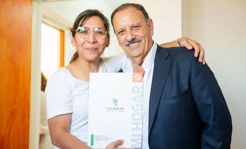 Quintela entregó 206 viviendas realizadas con fondos riojanos: "Creemos en la dignidad" | Viviendas