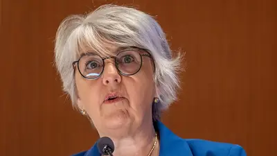 La ministra del Interior suiza está abierta a prohibir las redes sociales a los menores La ministra del Interior suiza está abierta a prohibir las redes sociales a los menores