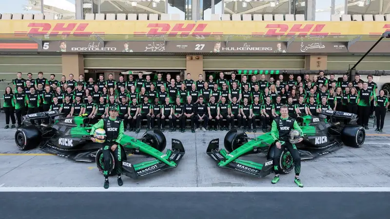 La última foto grupal de Sauber en la F1 2025.