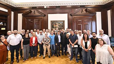 Reunión de Kicillof con gremios: Las paritarias continuarán en enero de 2026 Reunión de Kicillof con gremios: Las paritarias continuarán en enero de 2026