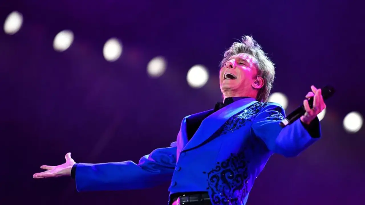 Barry Manilow anuncia que tiene cáncer y reprograma conciertos por una operación