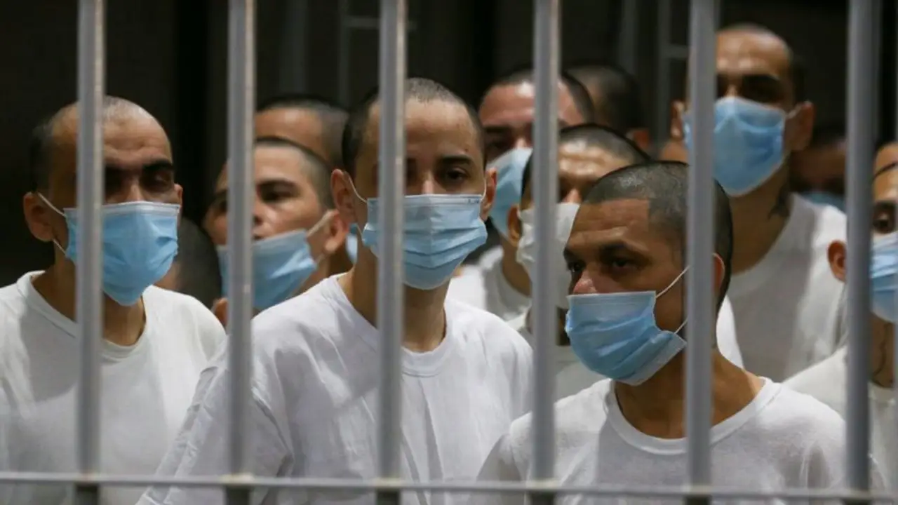Reportaje sobre cárcel de El Salvador aparece en Internet tras ser retirado por la CBS