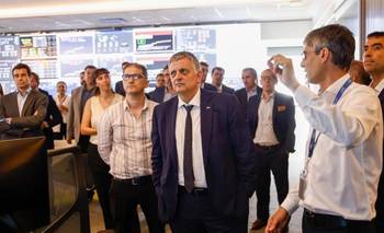 YPF inaugura sala de operaciones en tiempo real en la refinería La Plata | Energía