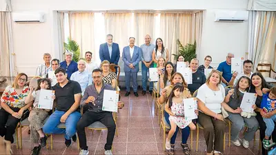 Navidad con casa propia: Quintela entregó nuevas viviendas en el interior y en la capital de La Rioja Navidad con casa propia: Quintela entregó nuevas viviendas en el interior y en la capital de La Rioja