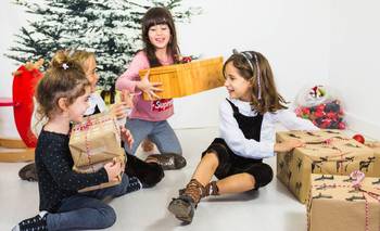 Qué regalos debería recibir un niño en Navidad, según la IA | Navidad