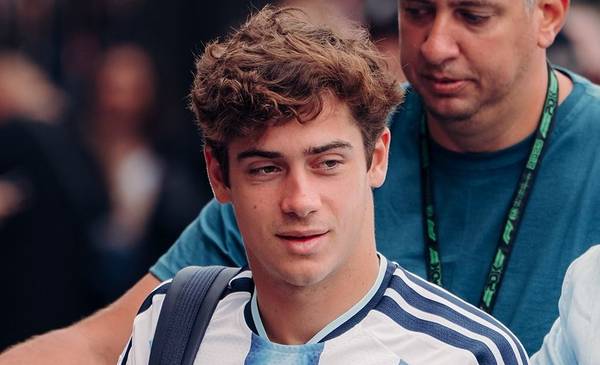 Chau Boca: Colapinto se calzó la camiseta de otro equipo argentino