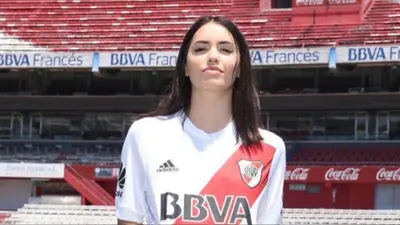 Lali Espósito: cómo se hizo hincha de River y la historia de su fanatismo Lali Espósito: cómo se hizo hincha de River y la historia de su fanatismo