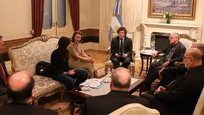 Previo a Navidad, Milei se distancia de la Iglesia Católica y afianza vínculo con evangelistas Previo a Navidad, Milei se distancia de la Iglesia Católica y afianza vínculo con evangelistas