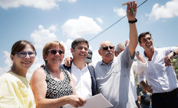 Kicillof entregó viviendas a familias de Tandil y Ayacucho | Axel kicillof 