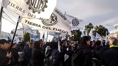 Crisis comercial e industrial en Tierra del Fuego: 160 despedidos en 2025 por las medidas de Melella y Milei Crisis comercial e industrial en Tierra del Fuego: 160 despedidos en 2025 por las medidas de Melella y Milei