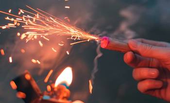 Fuegos artificiales y pirotecnia: qué hacer frente a quemaduras y a dónde ir | Navidad