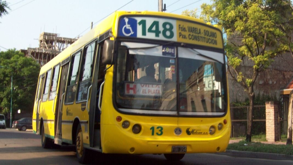 Paro de colectivos en Navidad: no funciona una línea que conecta CABA con  zona sur | El Destape