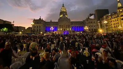 Nadie se salva solo: se multiplicaron las cenas solidarias de Navidad para afrontar la crisis social de Milei Nadie se salva solo: se multiplicaron las cenas solidarias de Navidad para afrontar la crisis social de Milei