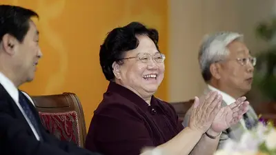 Redes sociales chinas critican política del hijo único tras muerte de exjefa de control demográfico Redes sociales chinas critican política del hijo único tras muerte de exjefa de control demográfico