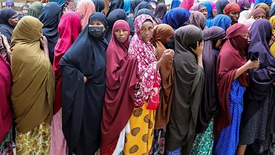 La capital de Somalia vota en el primer paso hacia el restablecimiento del sufragio universal La capital de Somalia vota en el primer paso hacia el restablecimiento del sufragio universal