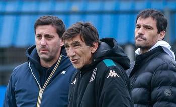 Racing "regaló" a un titular y los hinchas bramaron: "Dos mangos" | Fútbol argentino