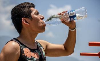 Ola de calor: cuánta agua hay que beber por día para cuidar el corazón  | Salud