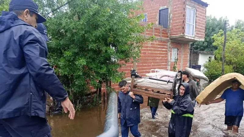 El desborde del río Riachuelo causó inundaciones en zonas que antes no se inundaban. (Foto: Infobae).