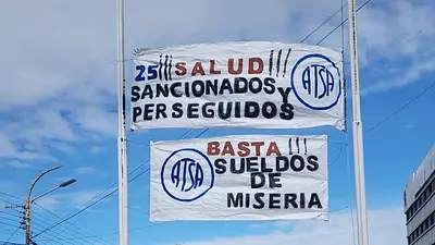 Santa Cruz: trabajadores de sanidad realizan un paro de 72 horas ante la falta de respuestas de Vidal Santa Cruz: trabajadores de sanidad realizan un paro de 72 horas ante la falta de respuestas de Vidal