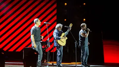 Los Nocheros en el escenario Los Nocheros en el escenario