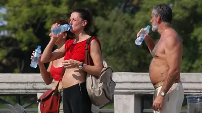 Ola de calor en CABA: 190 personas fueron atendidas por el SAME y hubo 27 internados Ola de calor en CABA: 190 personas fueron atendidas por el SAME y hubo 27 internados